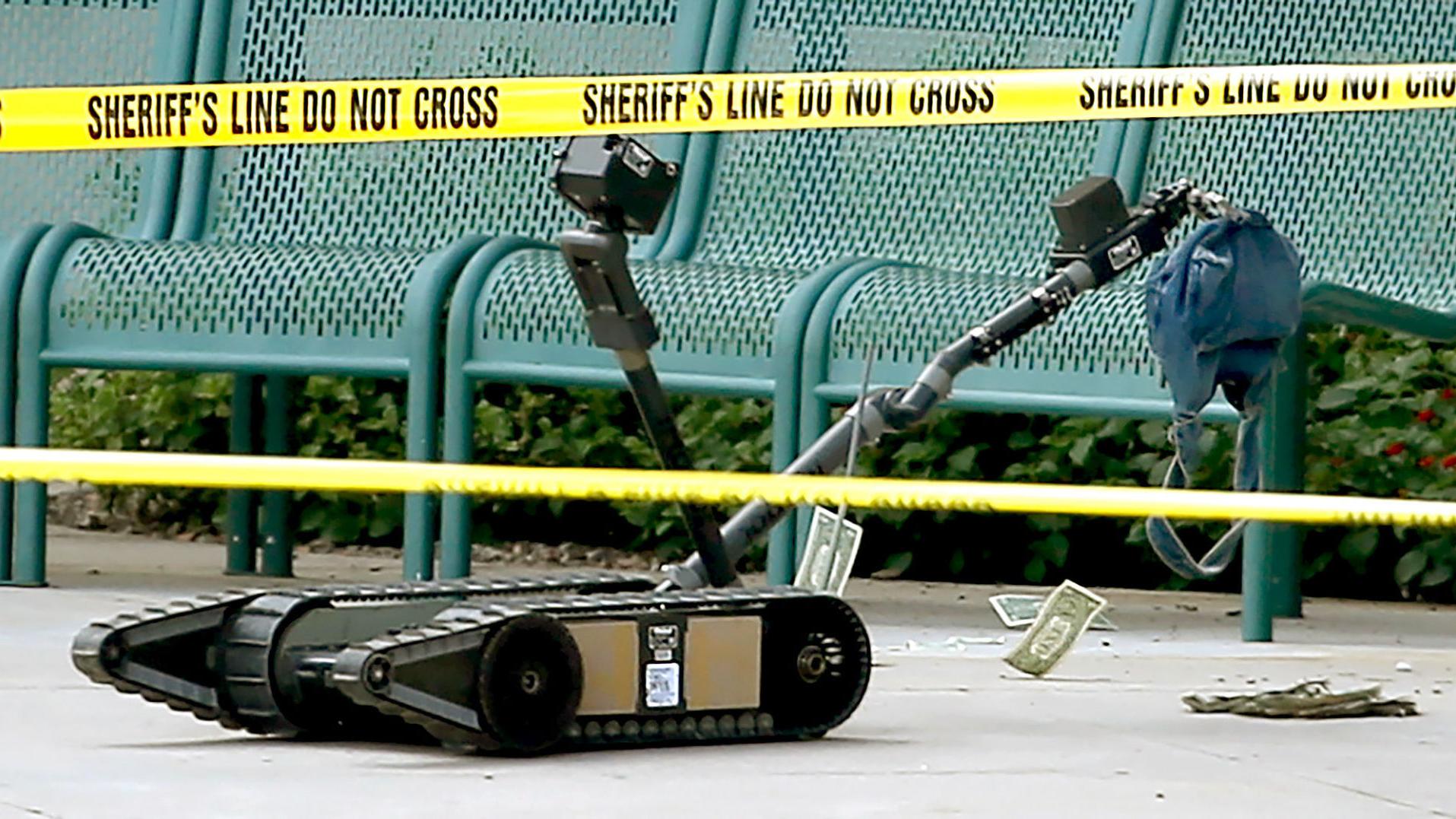 Man robbed bank, claimed he had explosives, deputies say